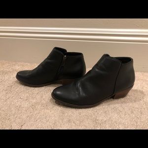 *GENUINE LEATHER SIZE 7 BOOTIES*